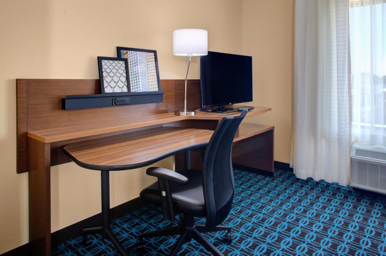 Fairfield Inn & Suites By Marriott Detroit Кантон Экстерьер фото